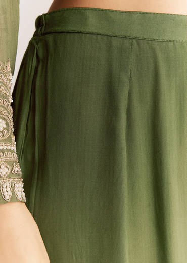 Mehendi Green Chinon Kurta Set With Zardosi And Butti Work