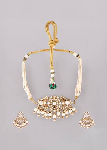 Off White Kundan Pendant Necklace and Earrings Set