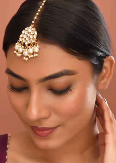 White and Gold Bead Drop Kundan Maangtikka