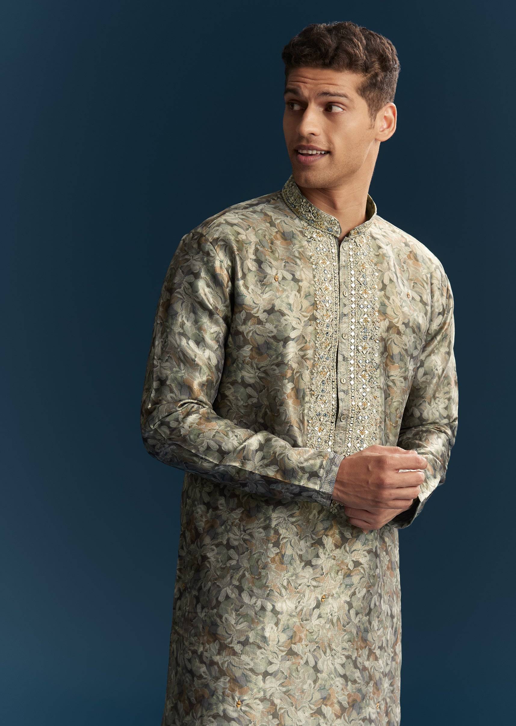grey-silk-kurta-set-with-thread-and-mirror-work-sg355381-4 ea258b94-78d3-4036-9d2f-c1911b27df81