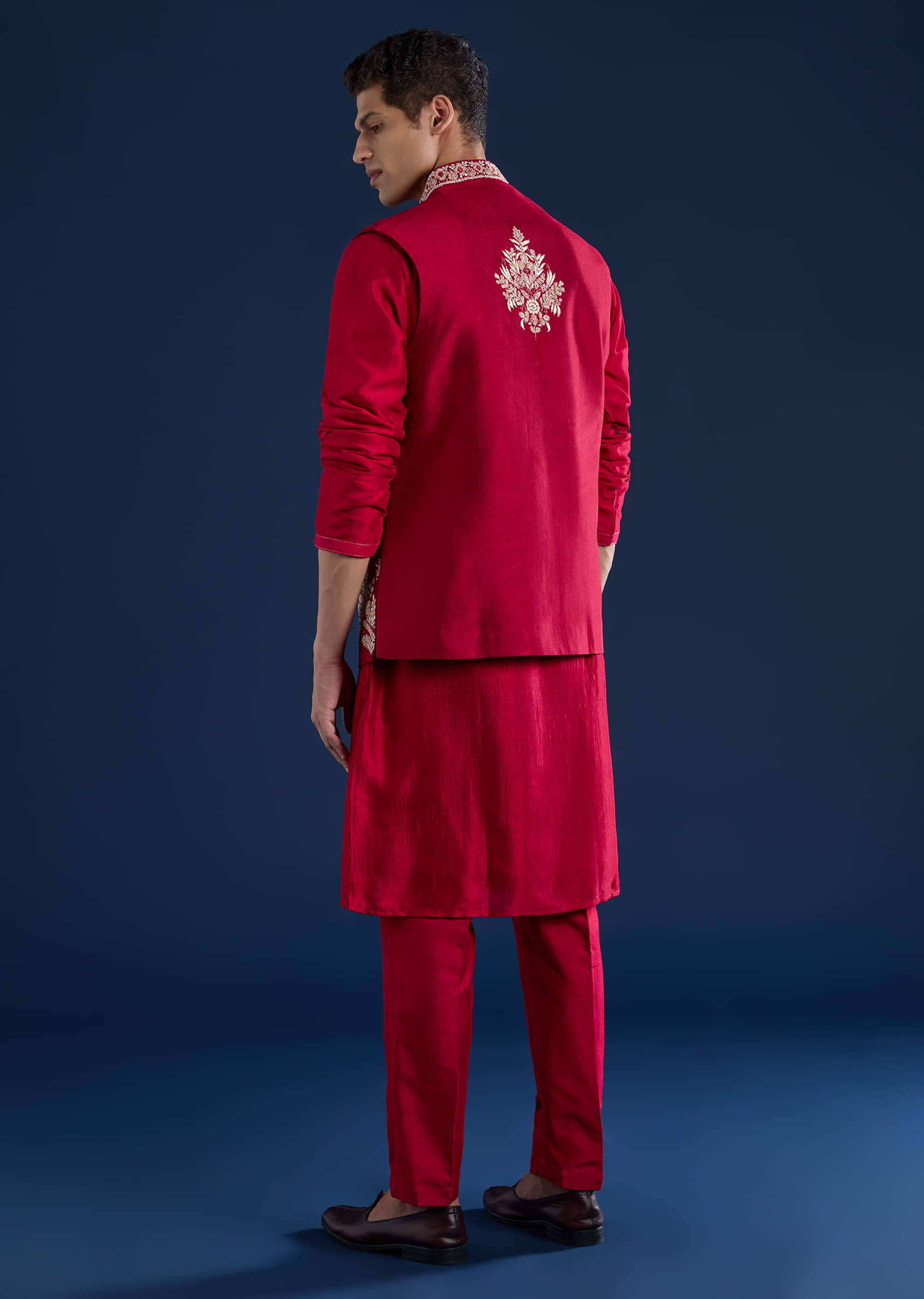red-silk-kurta-and-jacket-set-with-mirror-work-sg362589-5