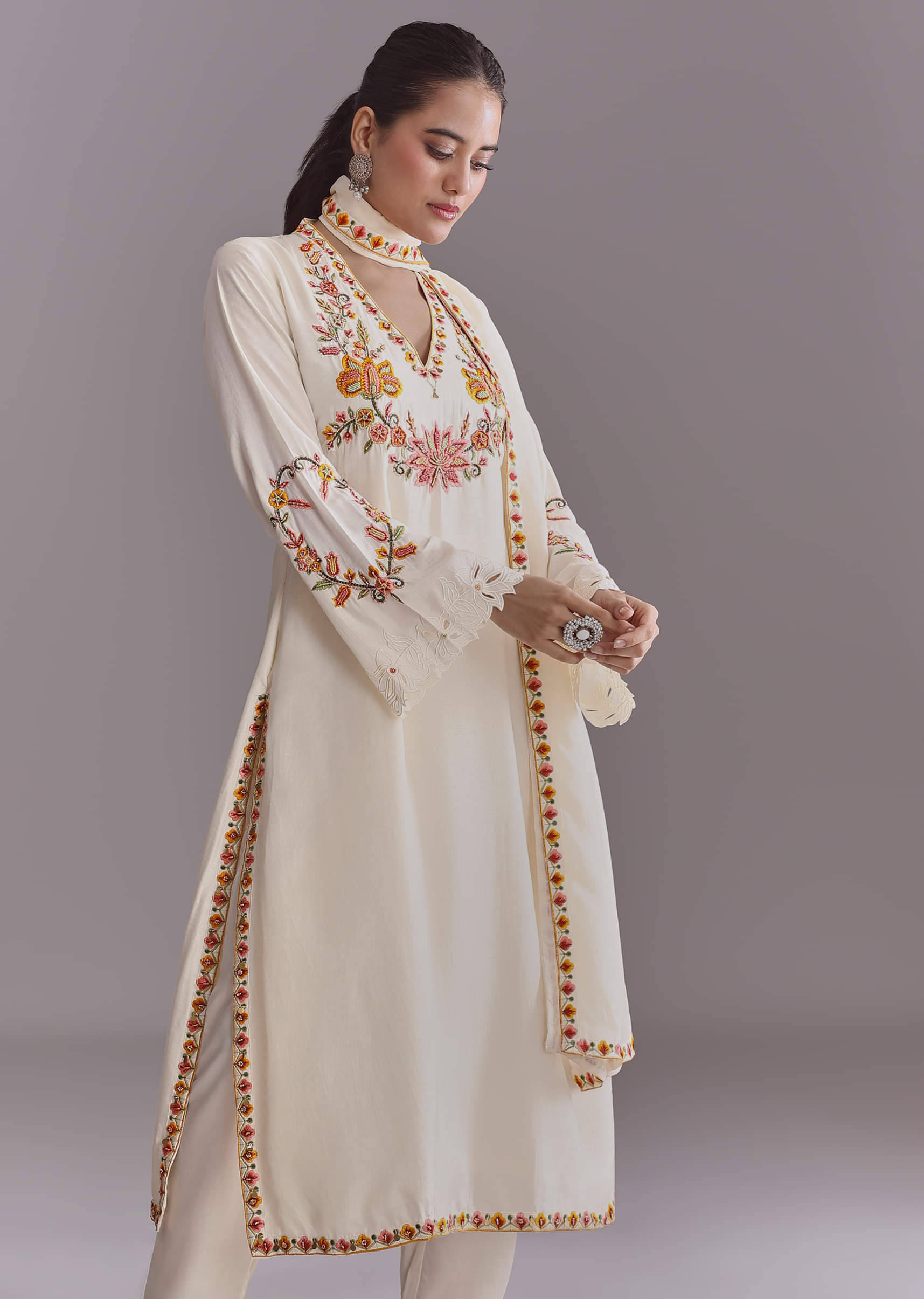 white-crepe-kurta-set-with-multicolour-resham-work-sg351088-4