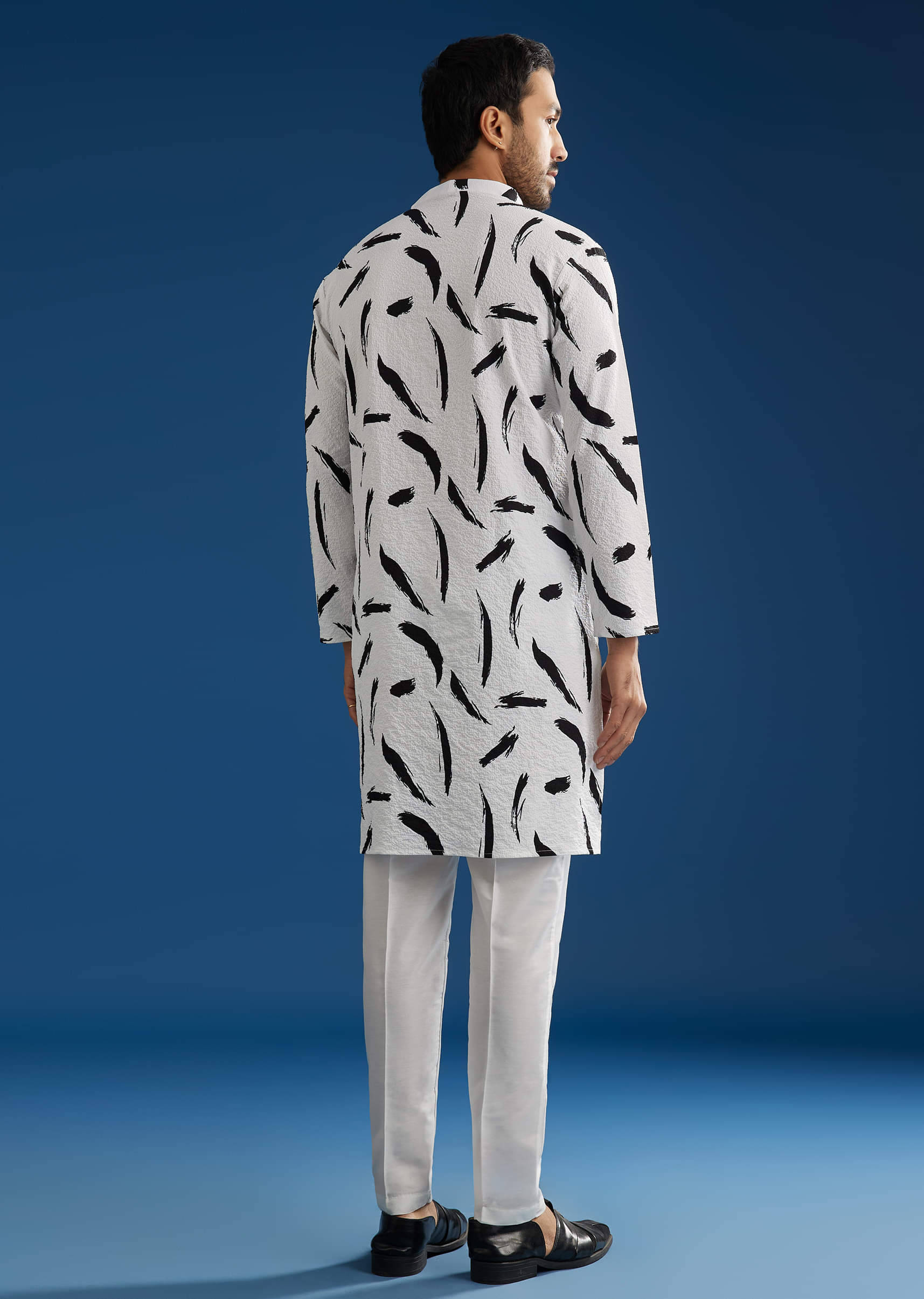 white-silk-kurta-set-with-abstract-prints-sg309177-5