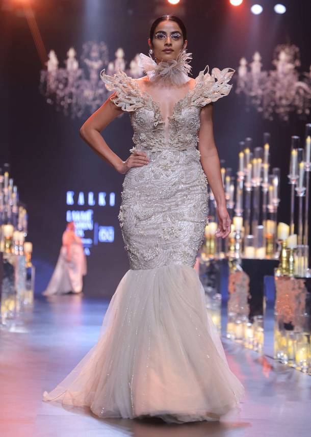 beige fish-cut gown with 3d patchwork-sg183993 1