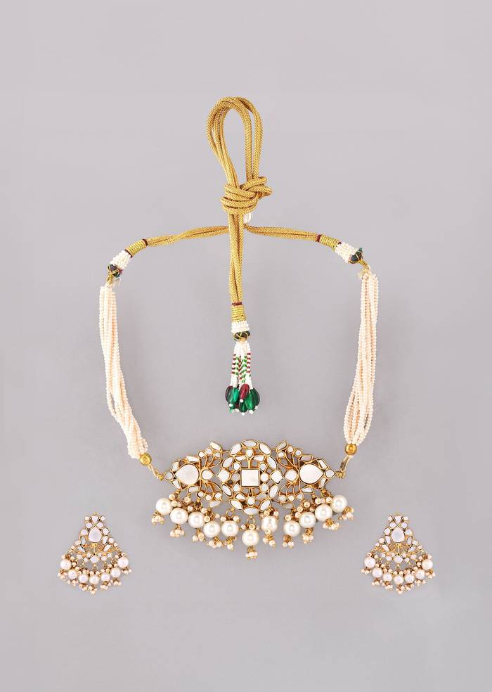Off White Kundan Pendant Necklace and Earrings Set