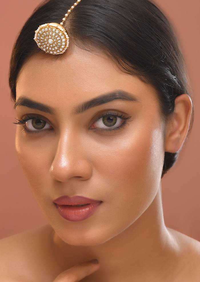 White and Gold Tone Kundan Maangtikka