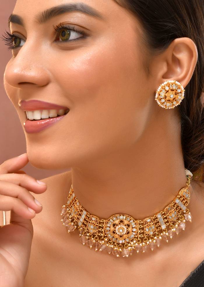 White Kundan Floral Pendant Necklace and Earrings Set