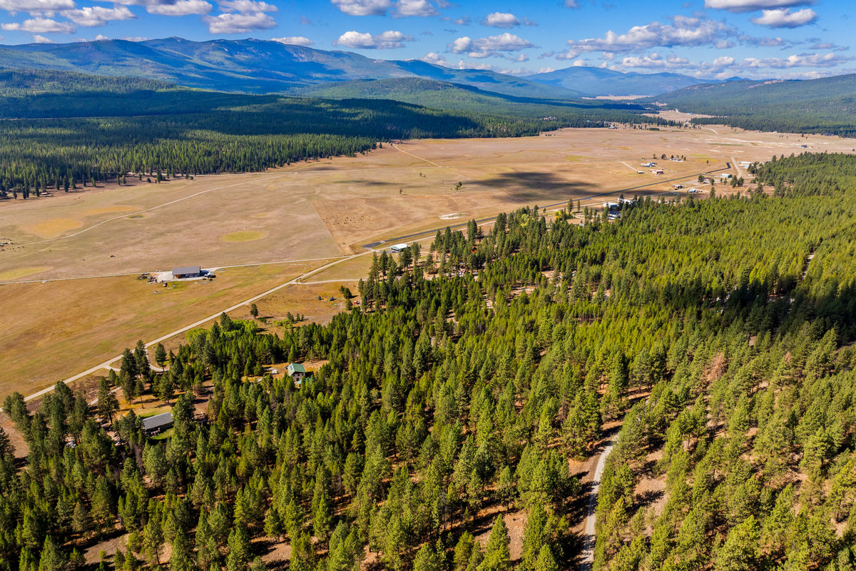 Set in the remote Lost Prairie area, with small airstrip nearby (site of annual skydiving festival).