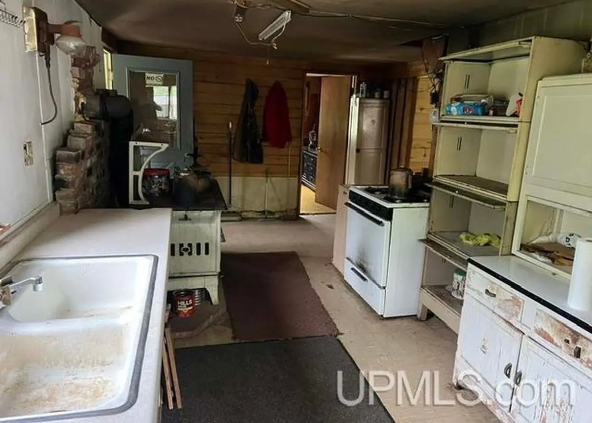 Green Homes for Sale - Lake Linden, Michigan Green Home