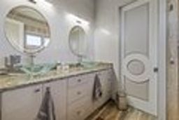 listing-thumbnails