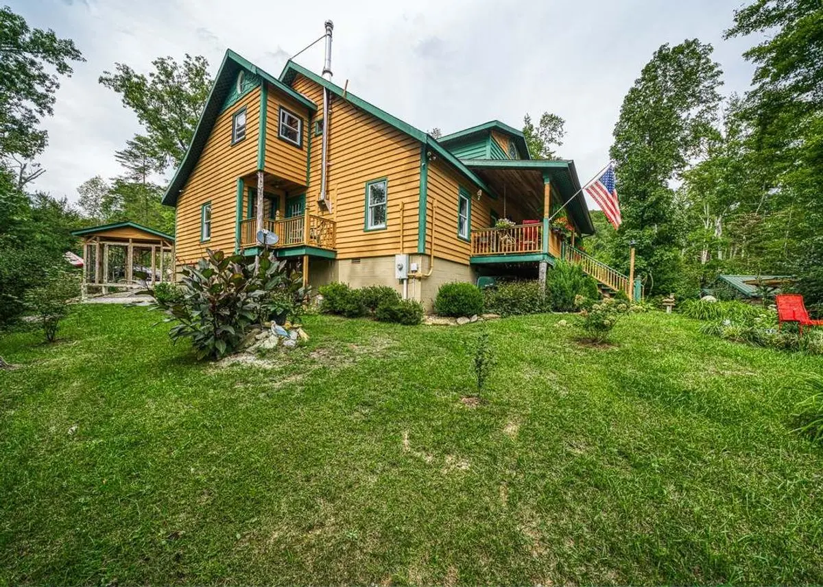 Photo 3 of green home in Monterey, Tennessee