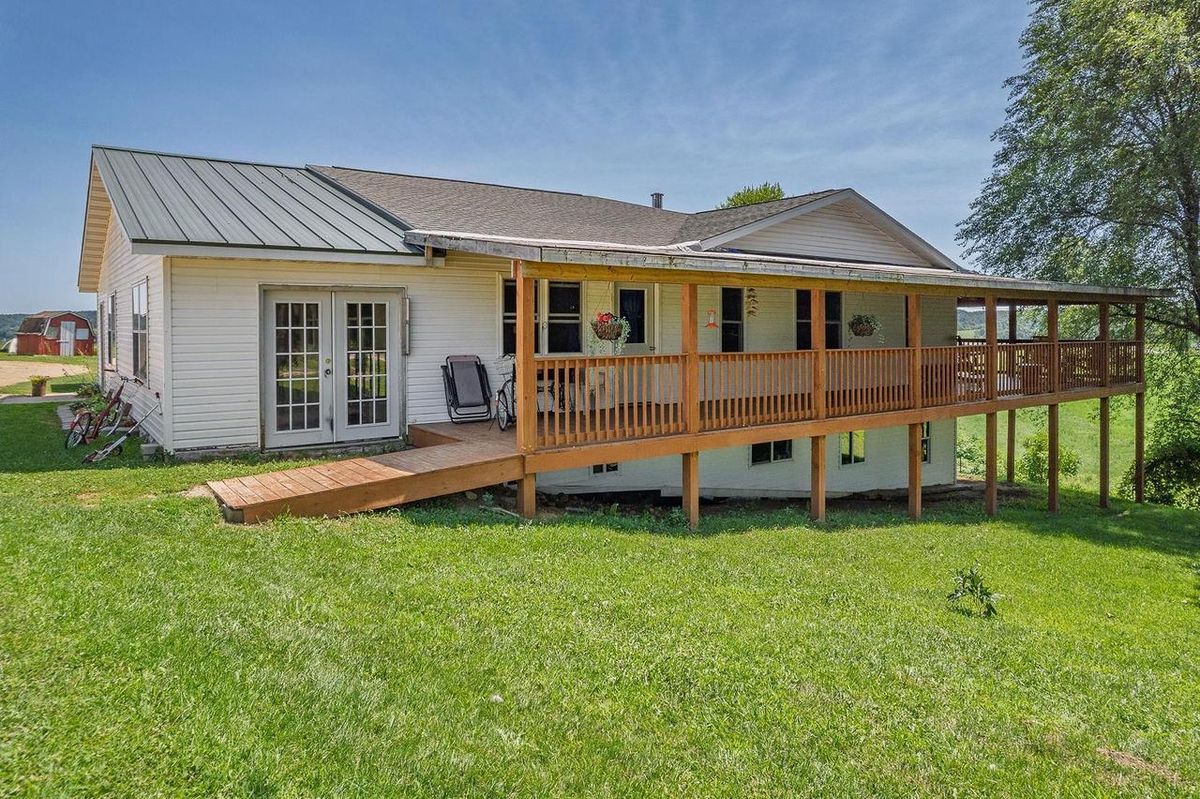 Green Homes for Sale - Cazenovia, Wisconsin Green Home