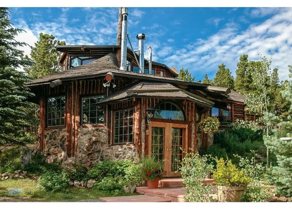 Green home in Ward, Colorado