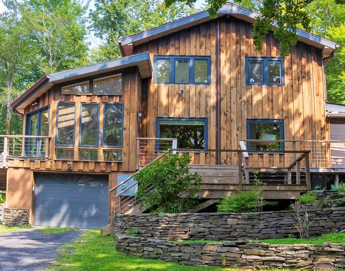 Green Homes for Sale - W O O D S T O C K, New York Green Home