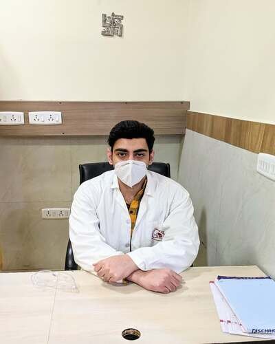 Dr. Ramit Singh Sambyal taking proper Covid precaution Dr. Ramit Singh Sambyal taking proper Covid precaution