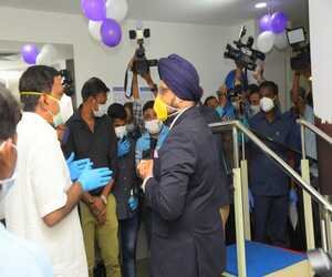 best orthopedic doctor in Bhubaneswar, Dr Sandeep Singh talking with Naba kishore Das health and family welfare minister, Bhubaneswar best orthopedic doctor in Bhubaneswar, Dr Sandeep Singh talking with Naba kishore Das health and family welfare minister, Bhubaneswar
