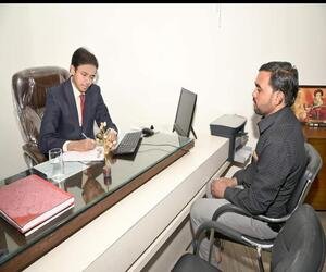 Dr Yogesh Jadhav treating a patient Dr Yogesh Jadhav treating a patient