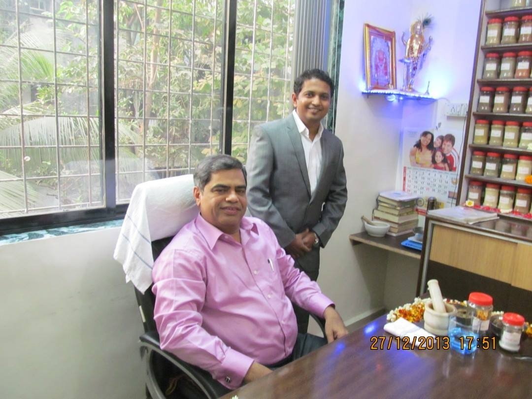 Dr Kalpesh Mande with his Ayurveda Guru - Dr Sameer Jamdagni Dr Kalpesh Mande with his Ayurveda Guru - Dr Sameer Jamdagni