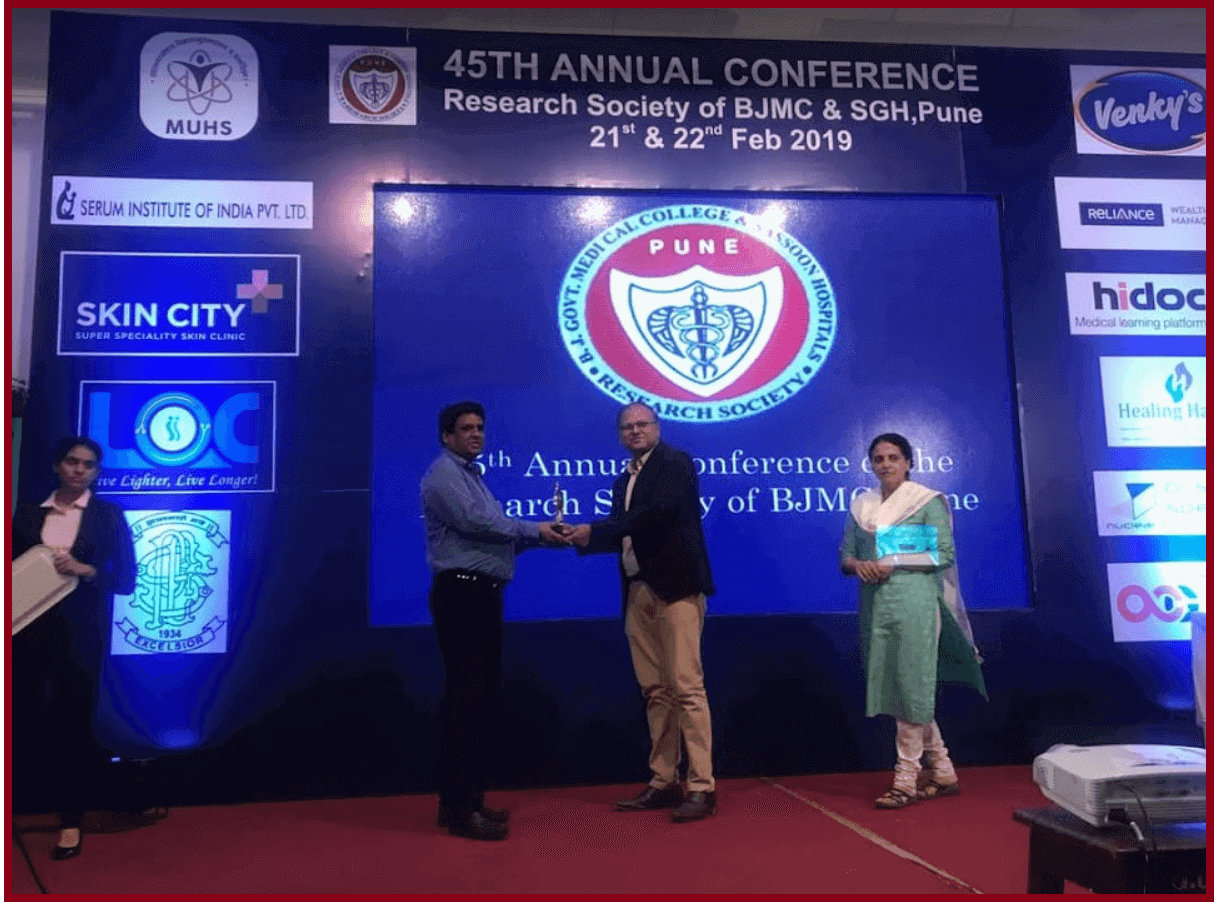Dr. Shankar Sawant receiving a prestigious award