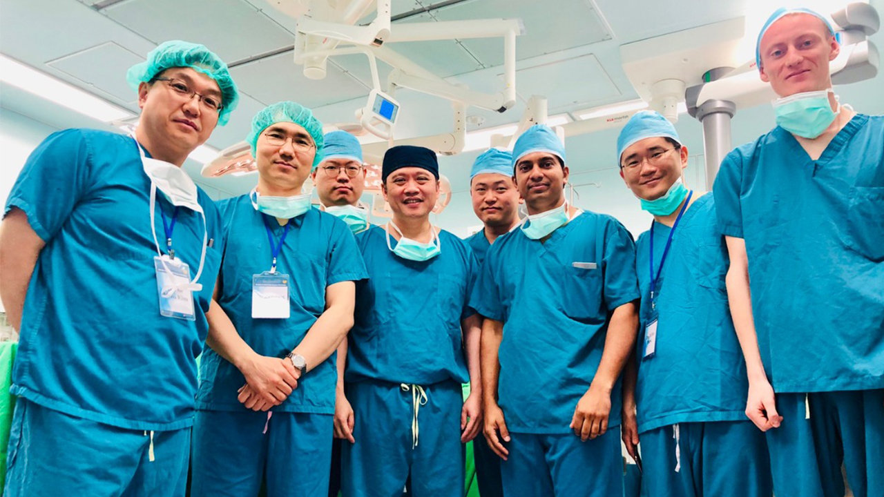 Dr.Christopher with his mentor Dr.CK Huang and few Korean Surgeons at BMIMC Taiwan Dr.Christopher with his mentor Dr.CK Huang and few Korean Surgeons at BMIMC Taiwan