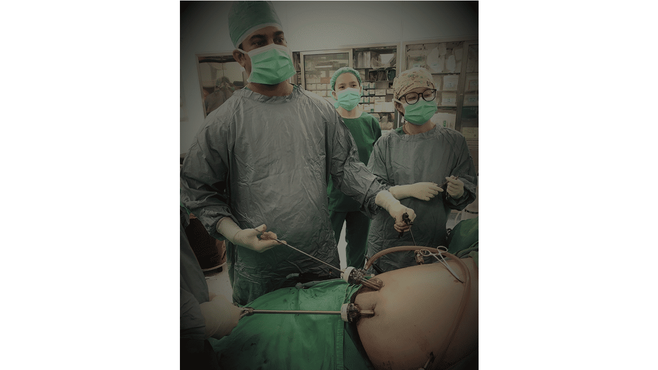Dr. Christopher doing surgery Dr. Christopher doing surgery