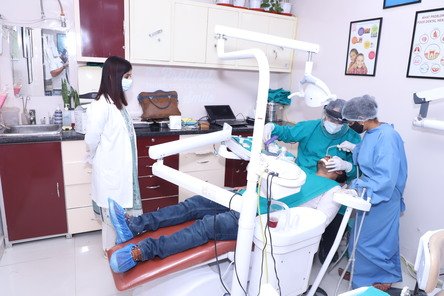 Dr. Suchi treating a patient in Centre for Smiles clinic in Noida sector 34 Dr. Suchi treating a patient in Centre for Smiles clinic in Noida sector 34