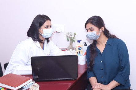 Dr Suchi discussing with her staff in her clinic Centre For Smiles Dr Suchi discussing with her staff in her clinic Centre For Smiles