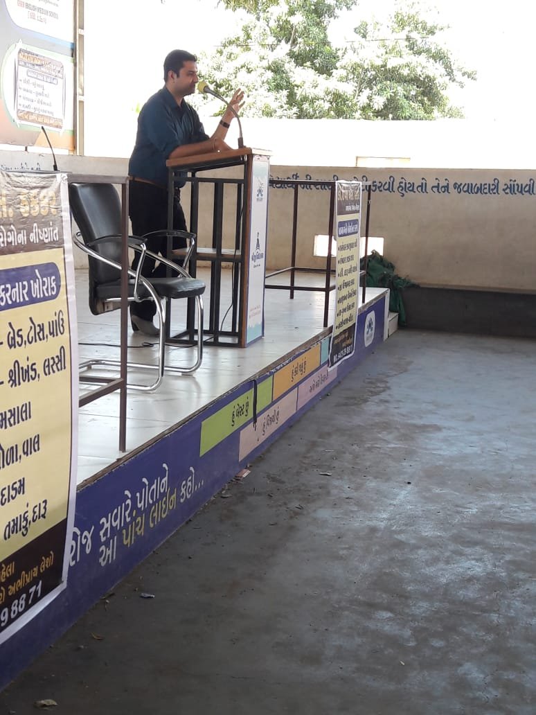 Dr. Dipesh giving lectures to the students and staff of Shreeji Vidhyalay, Madhapar