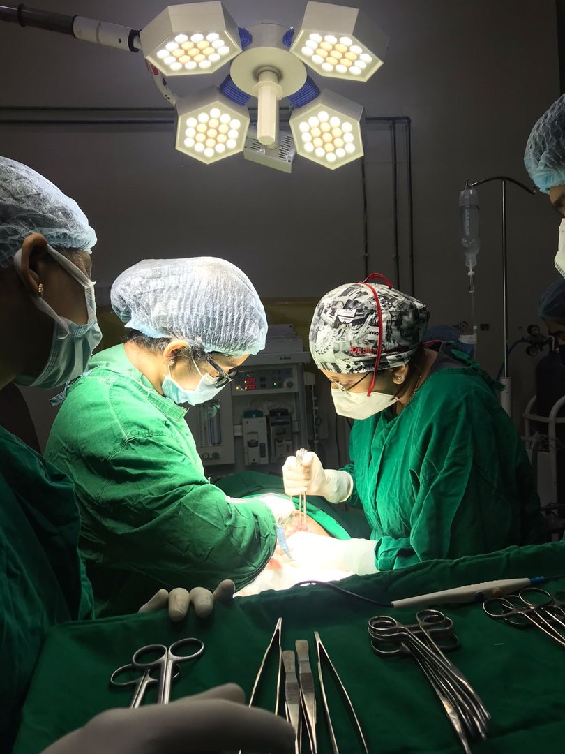 Dr Shweta doing LSCS (lower segment Caesarean section) Dr Shweta doing LSCS (lower segment Caesarean section)
