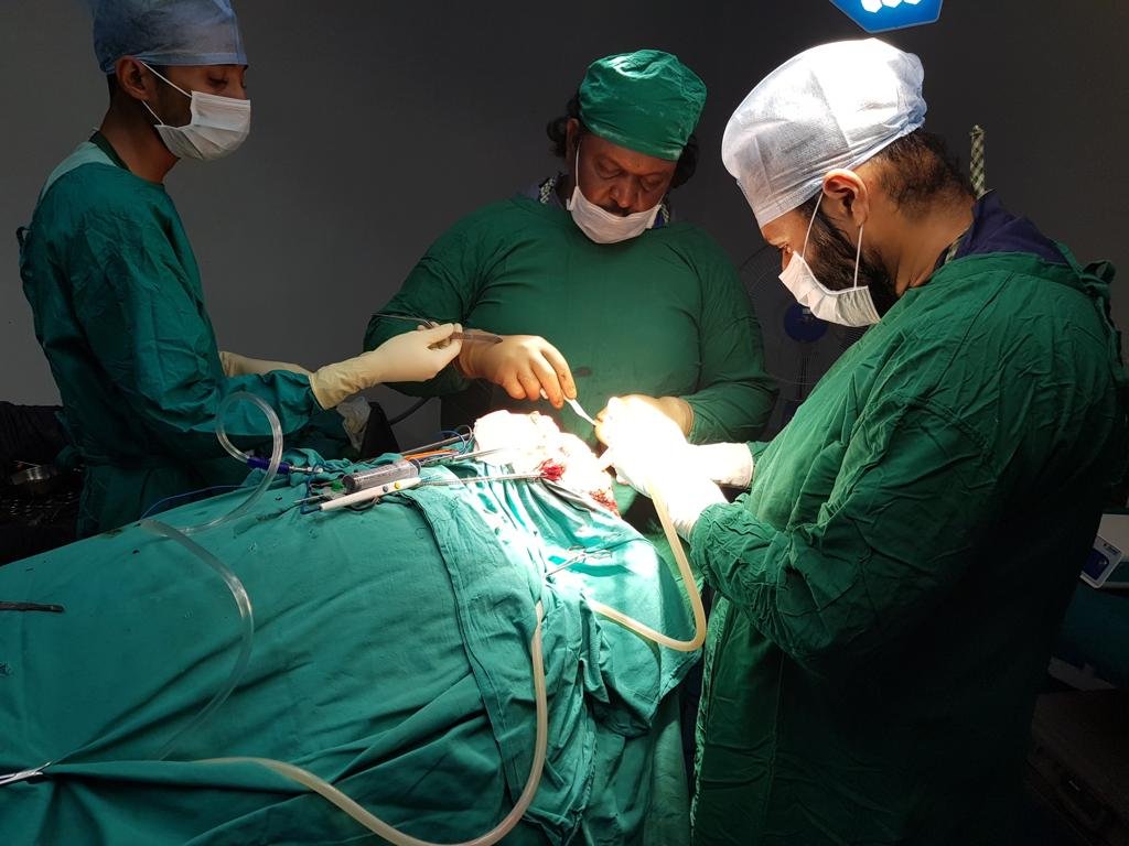 Dr Gurneet in a Surgery Dr Gurneet in a Surgery