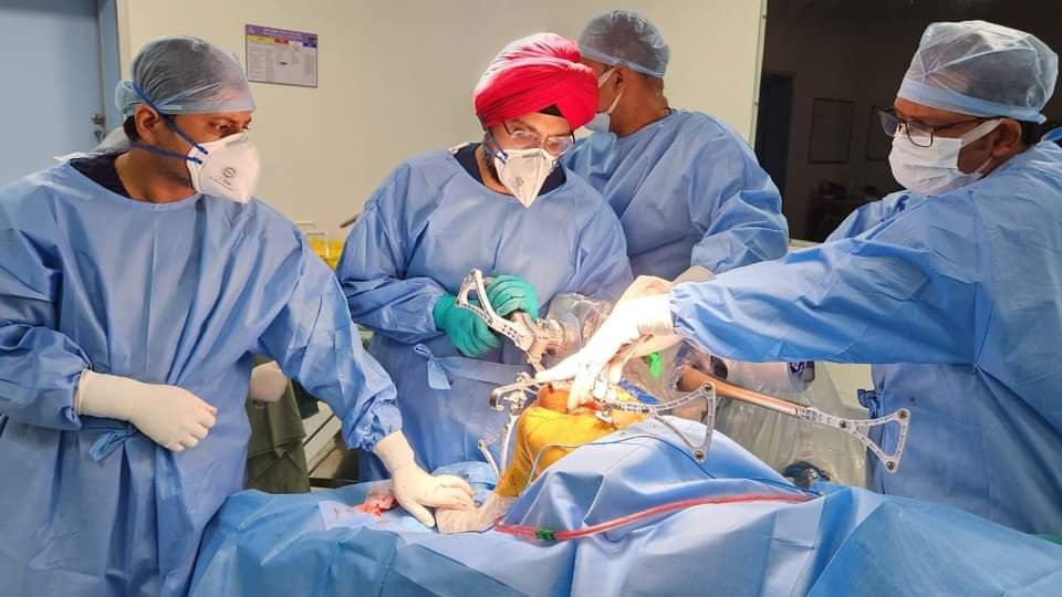 Robotic Knee Replacement Robotic Knee Replacement
