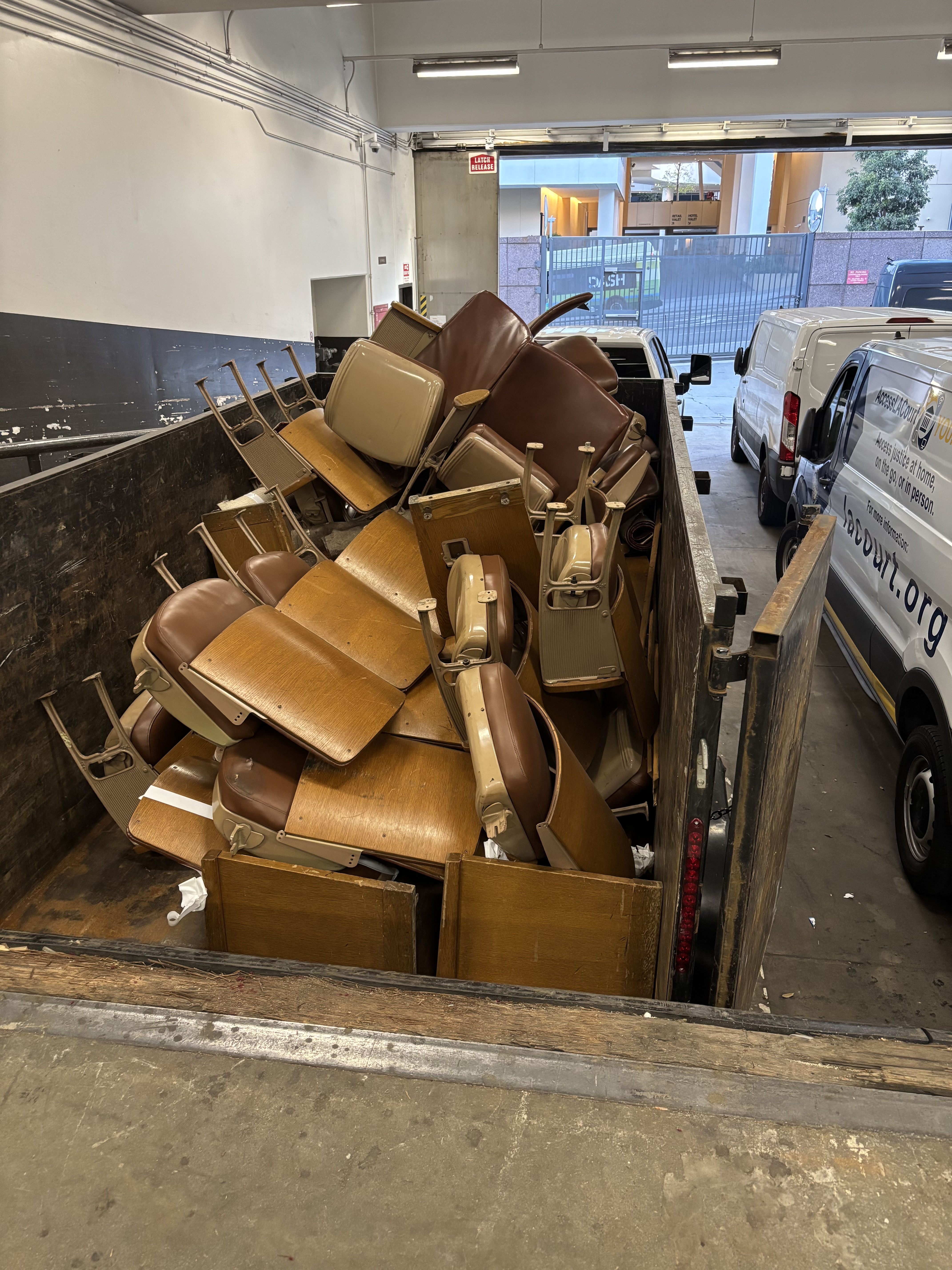 Remaval Bench Full Load of Court Benches Hauled Out of LA County Courthouse | Hauling ...