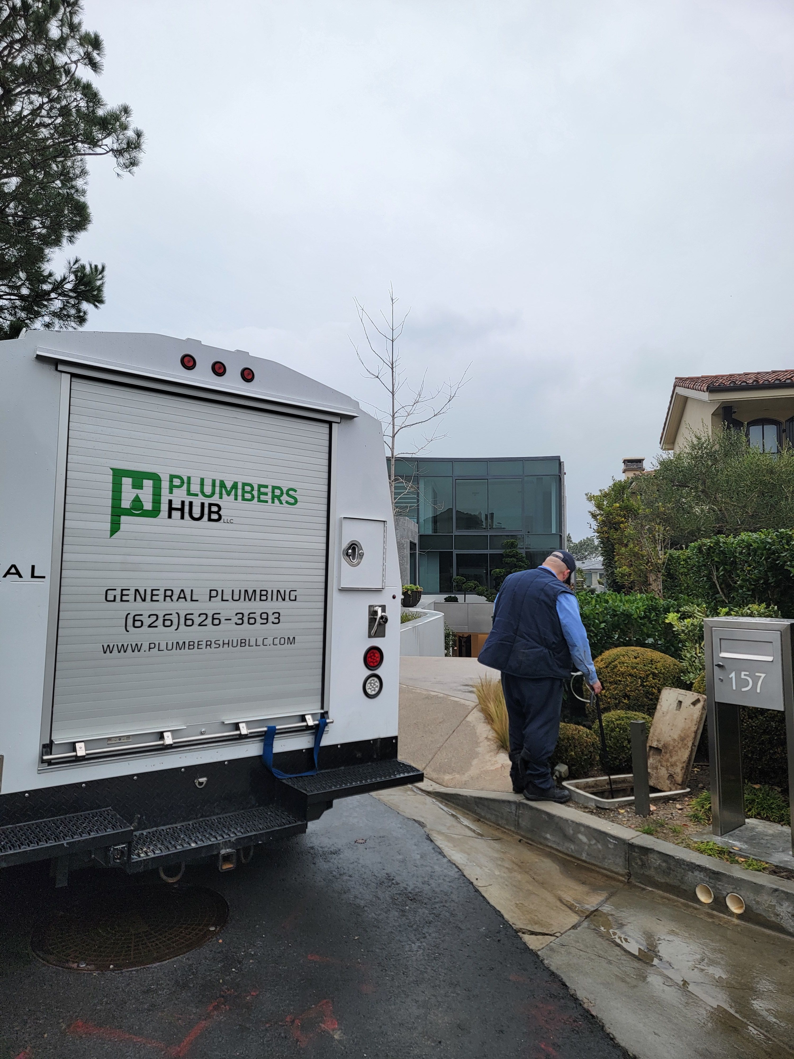 Plumbers Hub on Job in Corona del Mar Detecting Gas Leaks | Plumbers