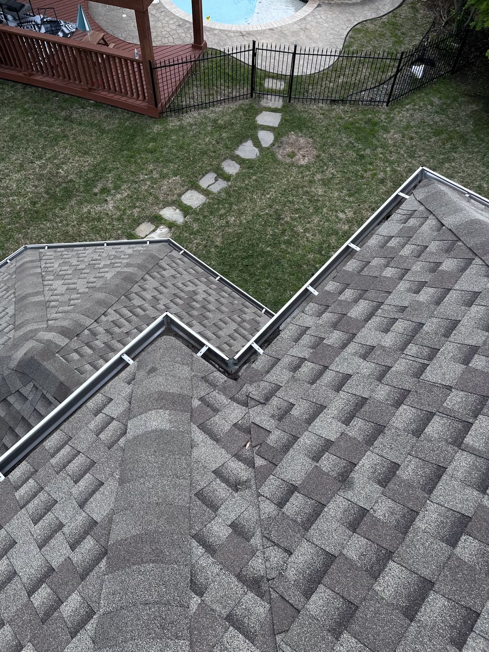 Gutters cleared & flushed in Grapevine, TX