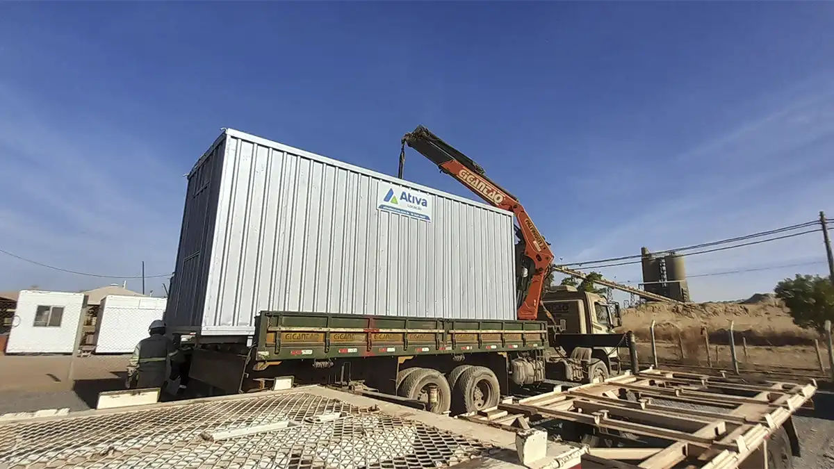 O banheiro em container pode incluir até ar-condicionado. É muito conforto!