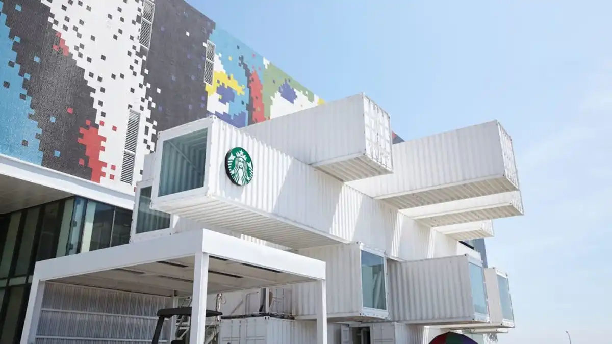 Unidade do Starbucks em Taiwan, toda feita em container.