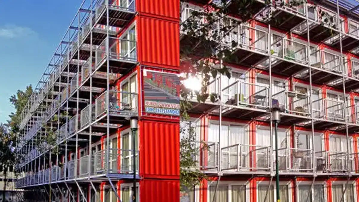 Complexo de casas em containers.