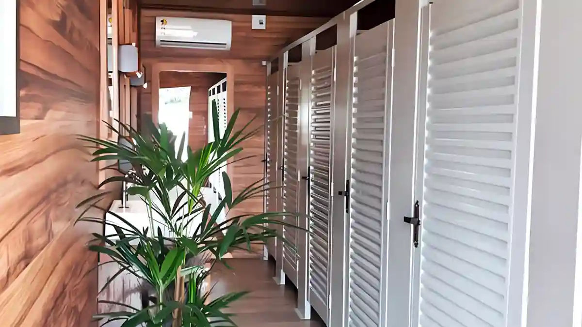 banheiro vip em container decorado