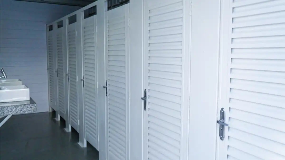 Container Vestiário com cabines privativa, pias e conforto para trabalhadores do agronegócio.