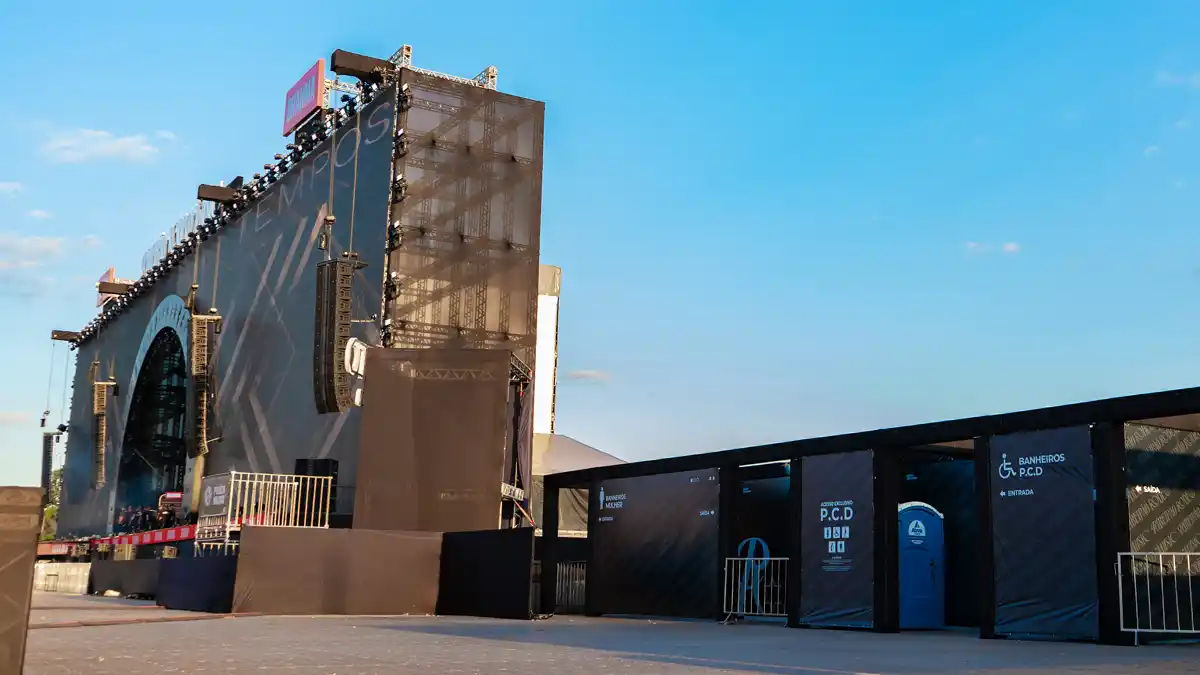 Área de toaletes da Ativa Locação no Ribeirão Rodeo Music 2025.