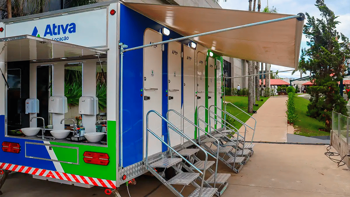 Sanitário Luxo Trailer da Ativa Locação em evento de alto padrão em Londrina/PR.