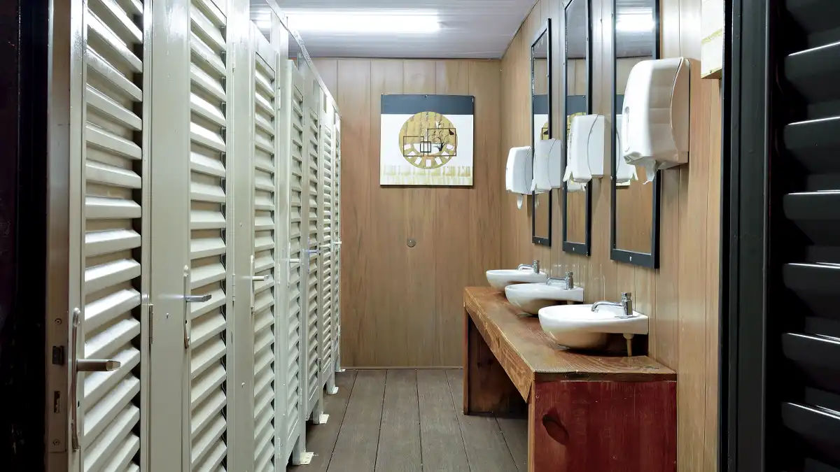Container Banheiro Luxo da Ativa Locação com decoração, climatizado e baias privativas.
