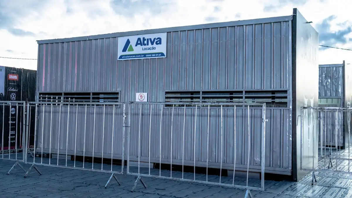 Container Bilheteria da Ativa Locação em chapa galvanizada no Ribeirão Rodeo Music 2025.