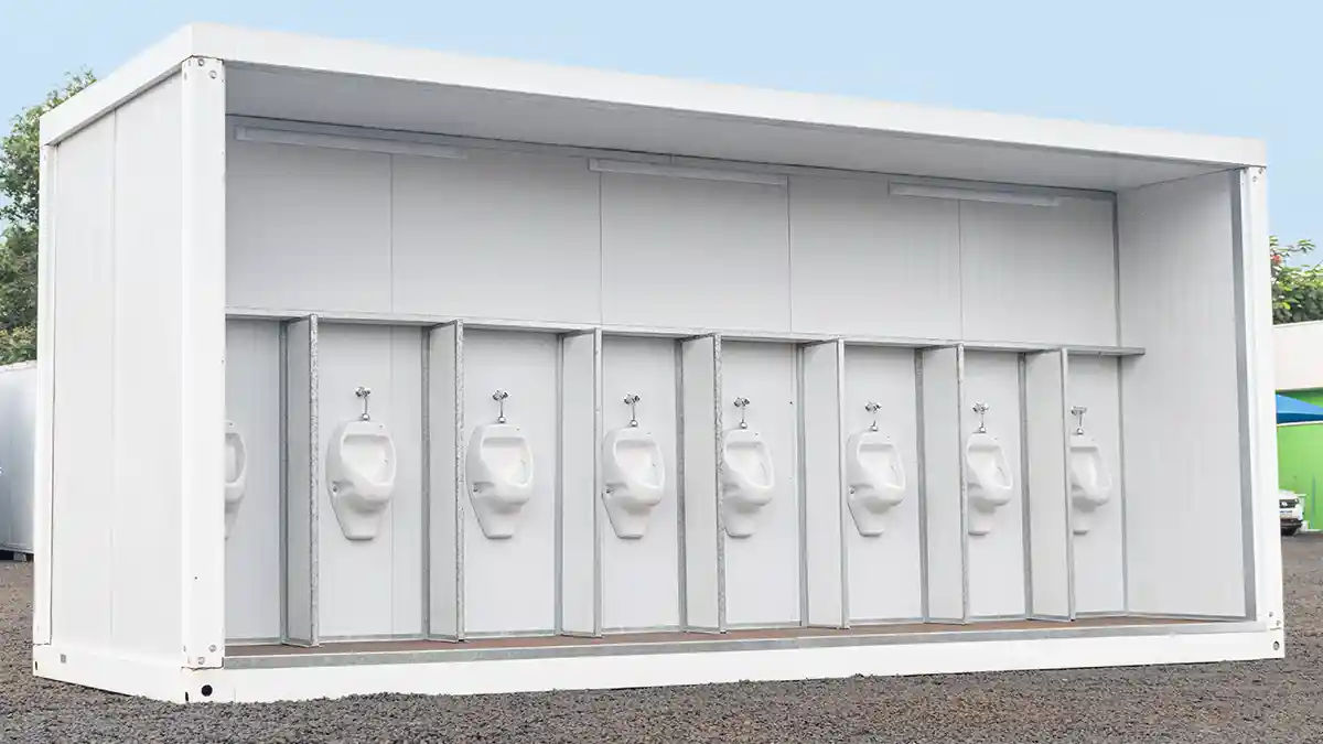 O Banheiro Container Mictório Duplo é indispensável para agilizar filas.