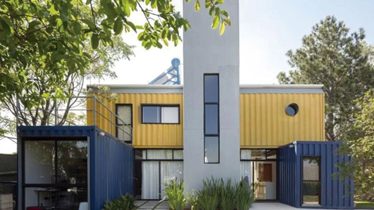 Primeira casa construída em um container no Brasil.