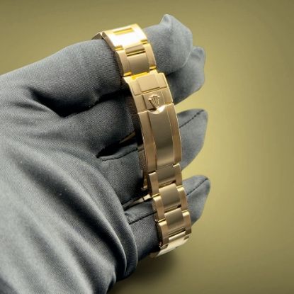 Picture of 18k Gold Rolex Daytona with White Dial 126508