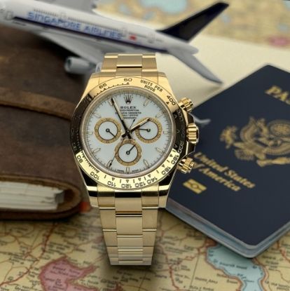 Picture of 18k Gold Rolex Daytona with White Dial 126508