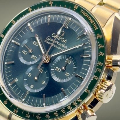 Picture of Omega Speedmaster Moonwatch Green Dial in Sedna Gold