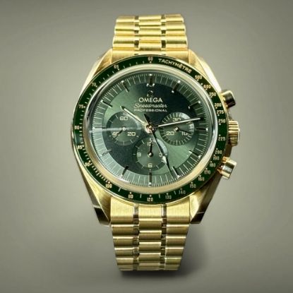 Picture of Omega Speedmaster Moonwatch Green Dial in Sedna Gold