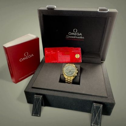 Picture of Omega Speedmaster Moonwatch Green Dial in Sedna Gold